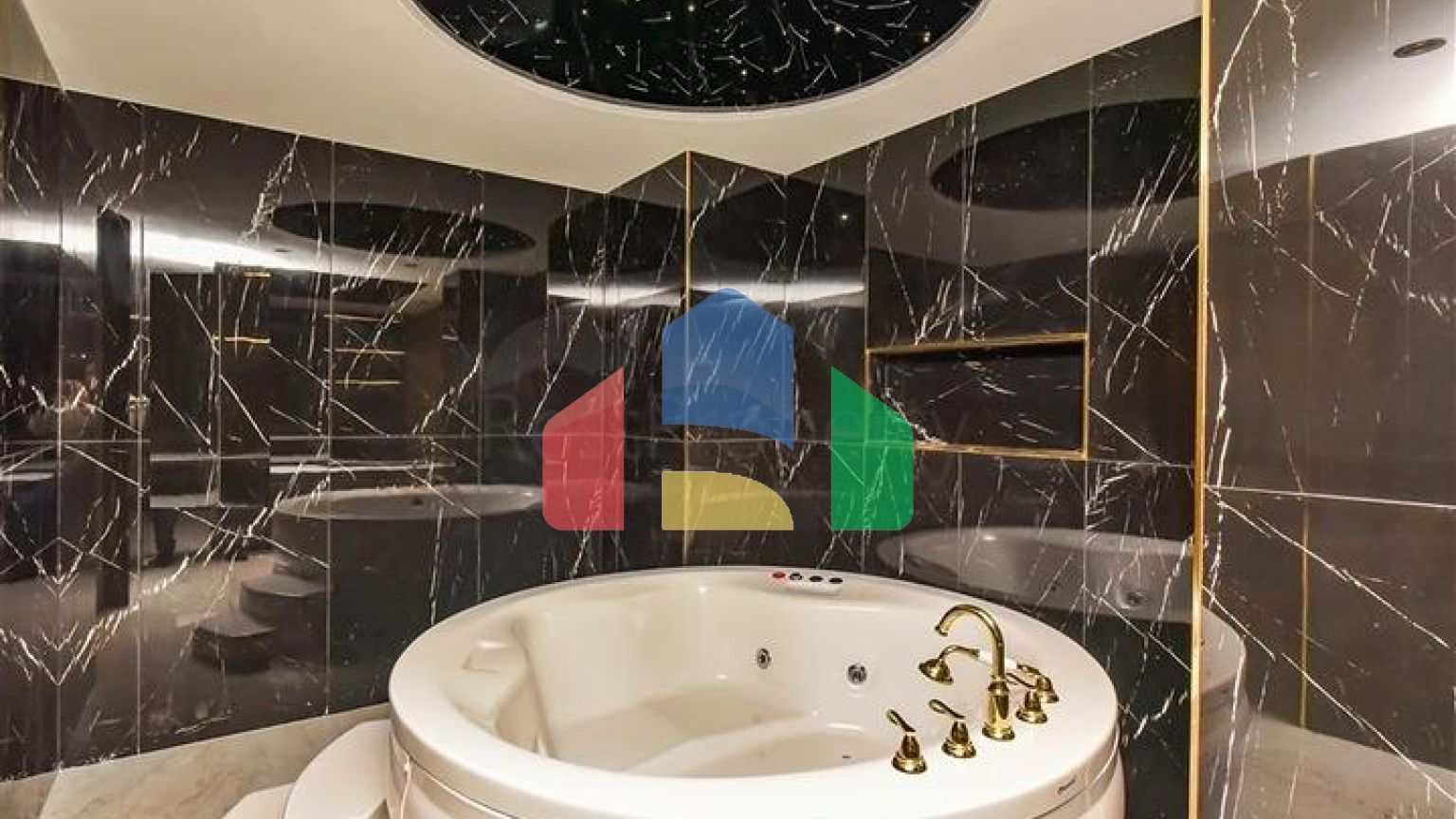 Пентхаус 3+1 в центре Алании с потрясающими видовыми характеристиками