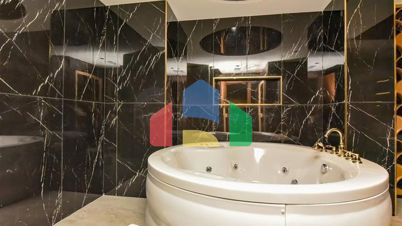 Пентхаус 3+1 в центре Алании с потрясающими видовыми характеристиками