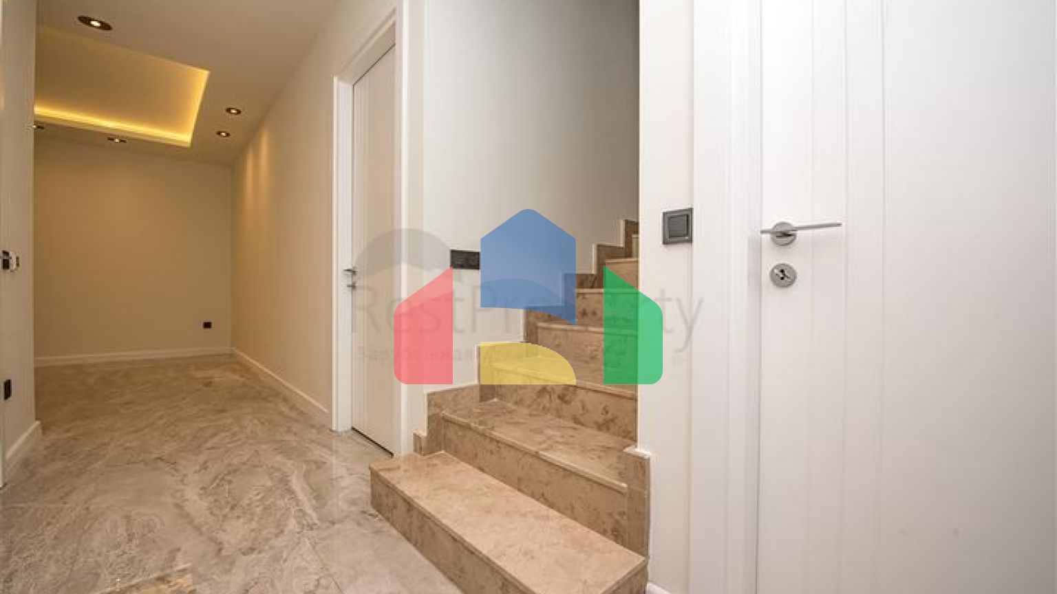 Пентхаус 3+1 в центре Алании с потрясающими видовыми характеристиками