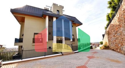 Two-bedroom apartment with stunning panoramic sea views
