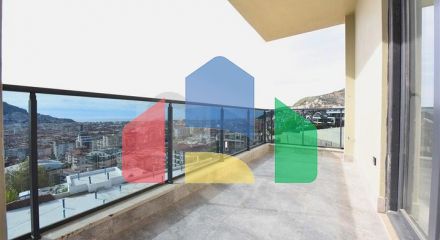 Two-bedroom apartment with stunning panoramic sea views