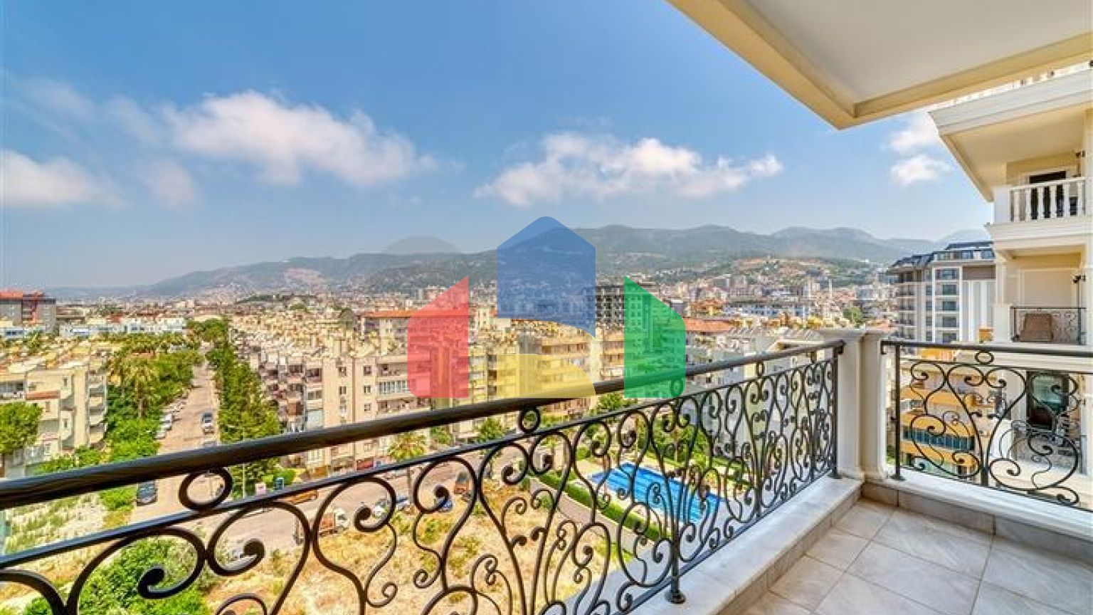 Просторная квартира с видом на море в одном из самых лучших комплексах Аланьи