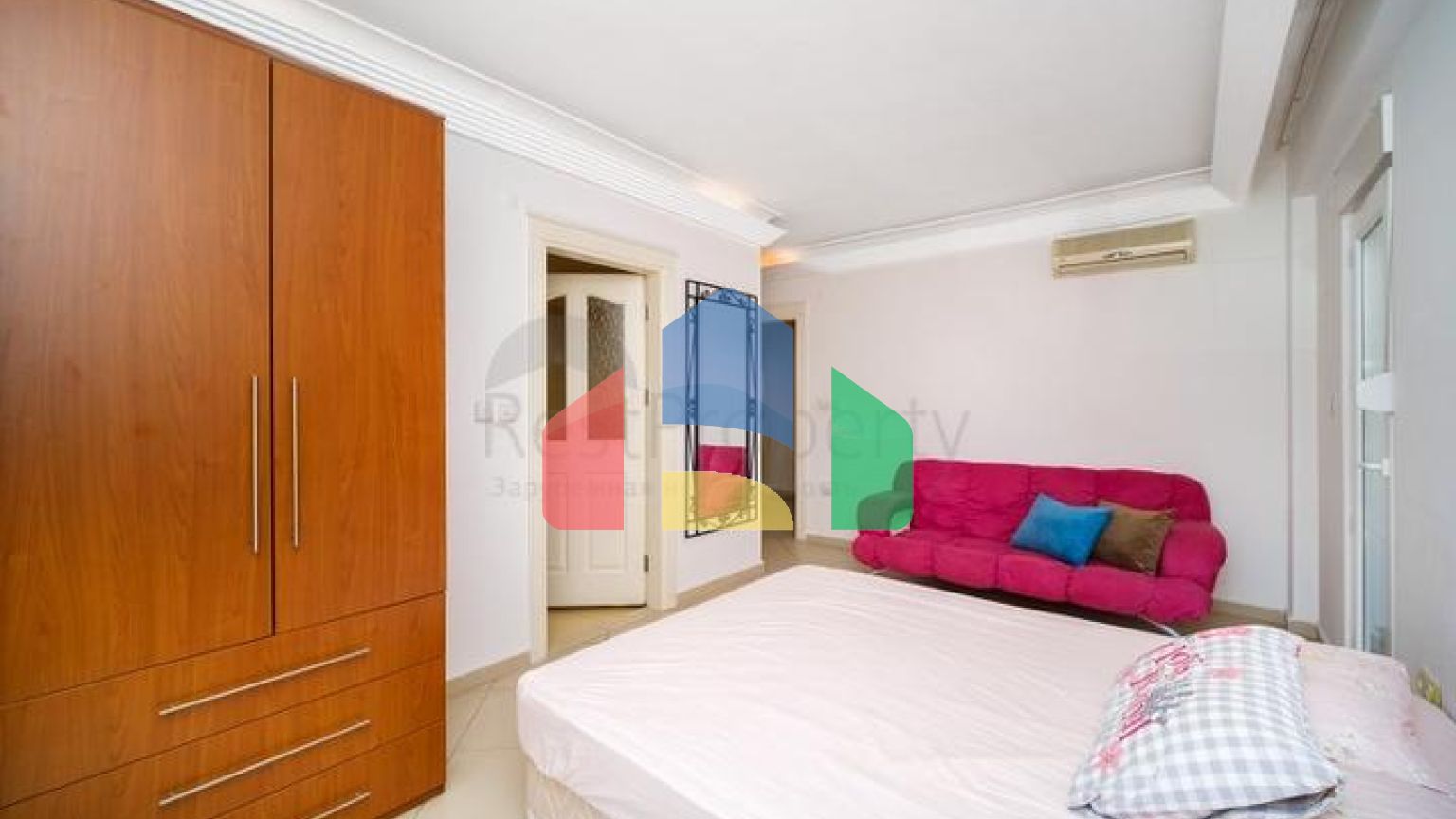 Простора квартира 3+1 в самому центрі Аланії