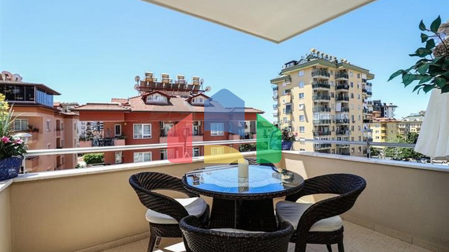 Квартира планировки 3+2 в центральном районе Алании