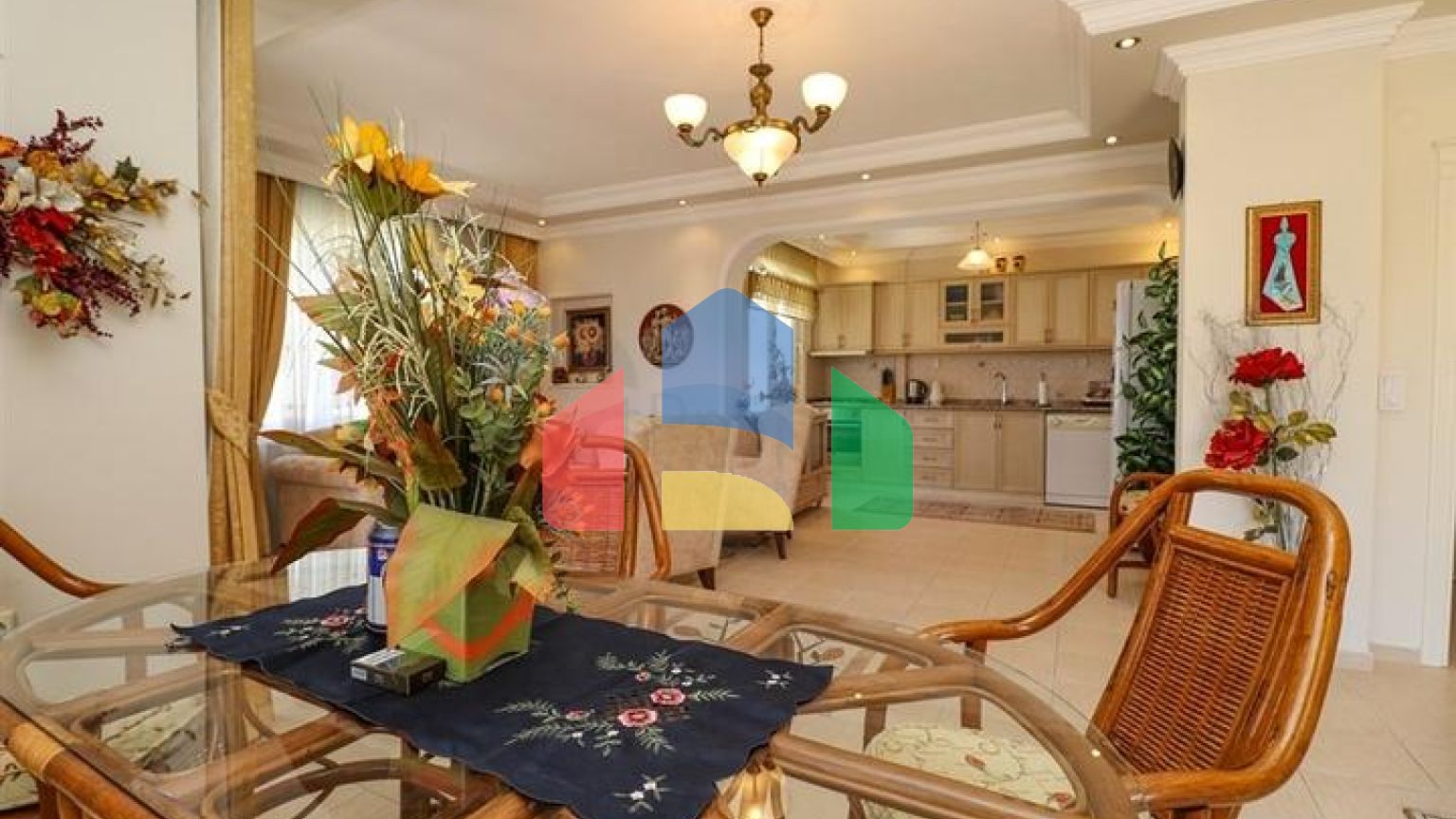 Квартира планировки 3+2 в центральном районе Алании