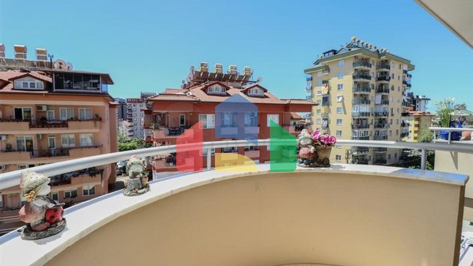 Квартира планировки 3+2 в центральном районе Алании