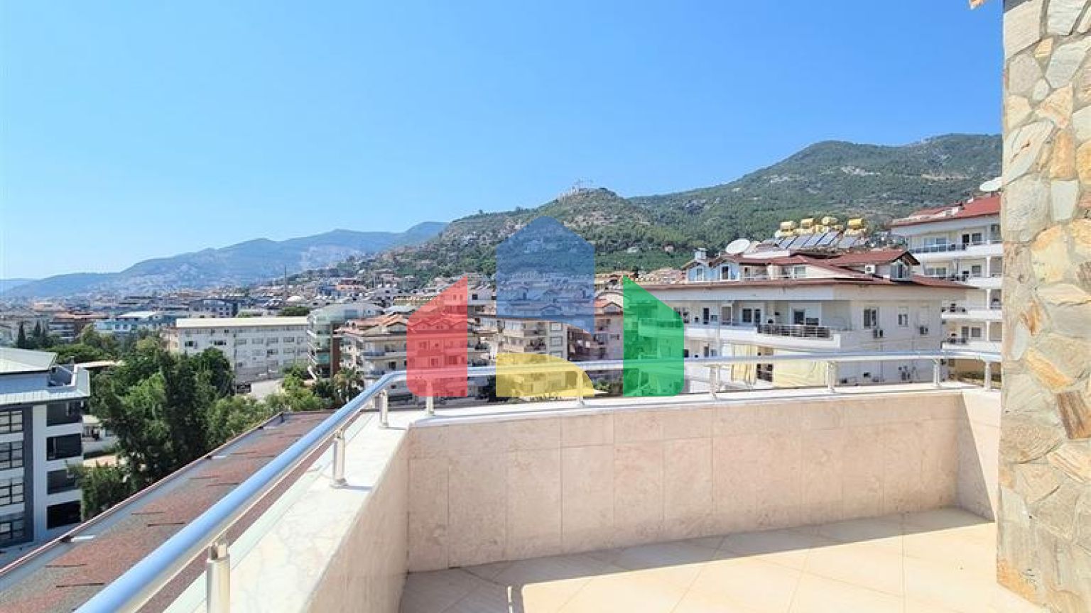 Пентхаус 4+1 с видом на море в самом центре Алании