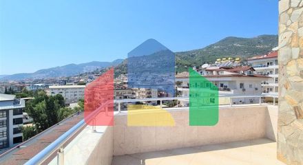 Пентхаус 4+1 с видом на море в самом центре Алании