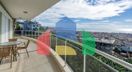 Furnished 4+1 penthouse with sea view in the center of Alanya