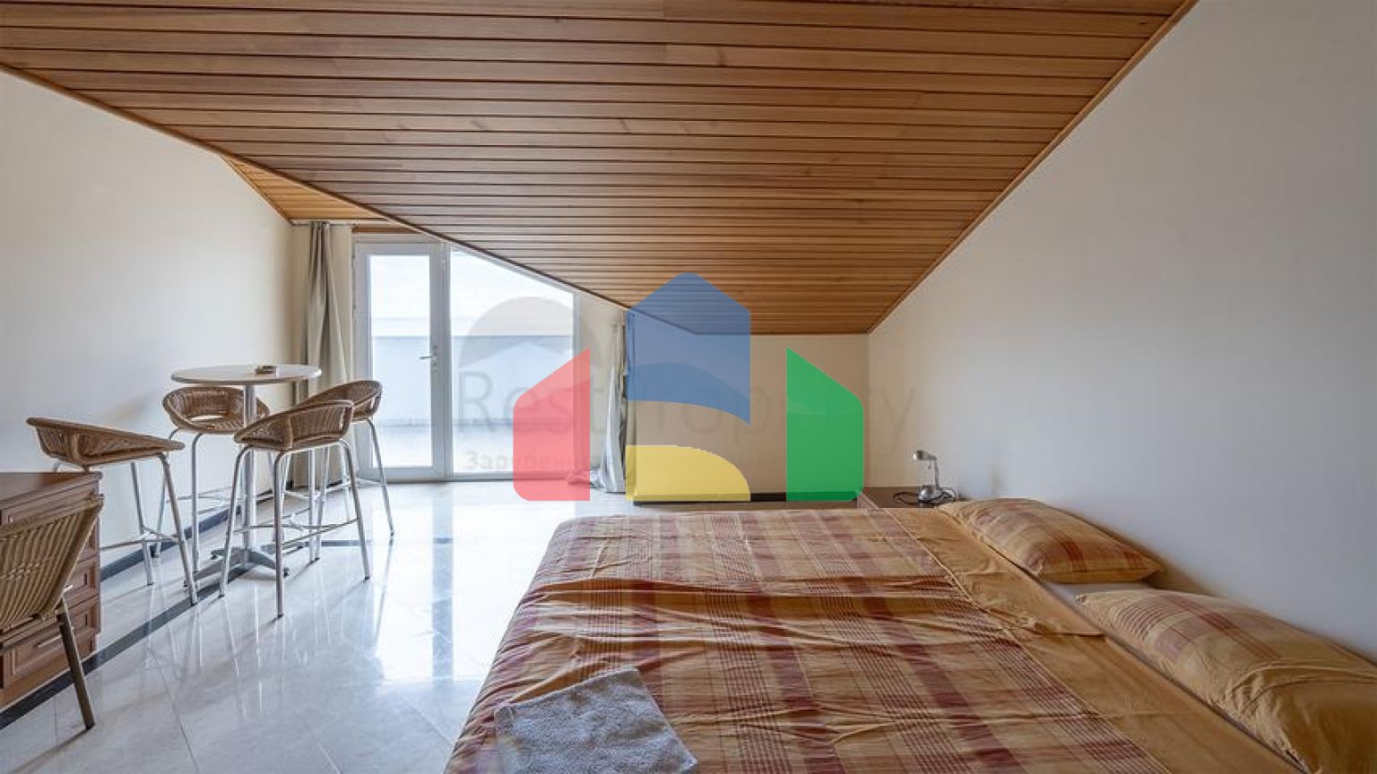 Меблированный пентхаус 4+1 с видом на море в центре Алании