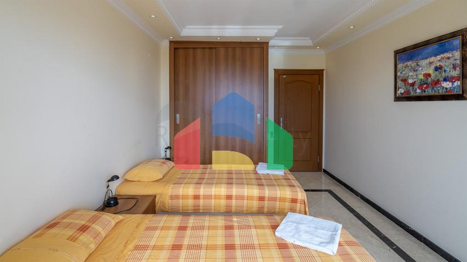 Меблированный пентхаус 4+1 с видом на море в центре Алании