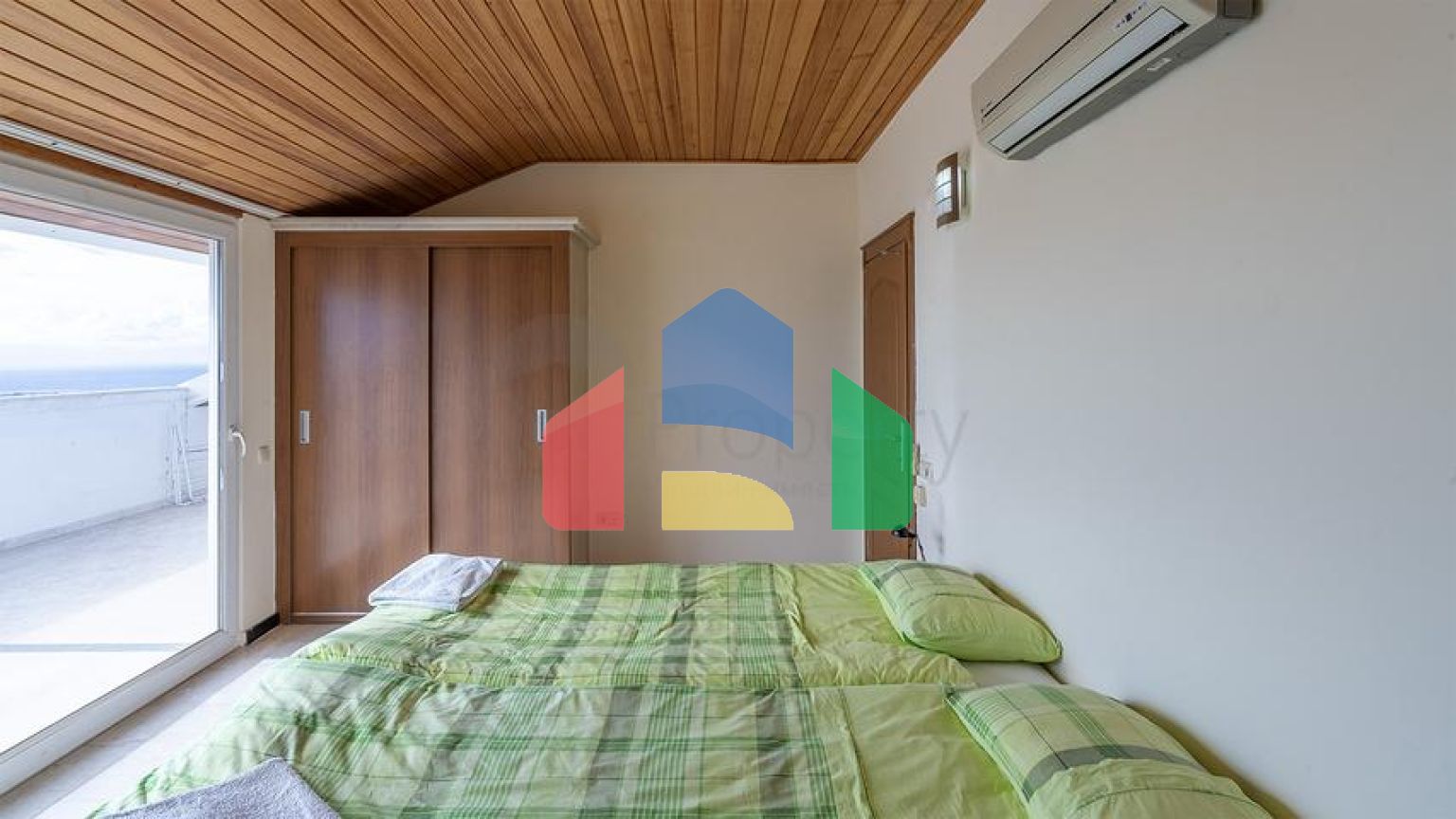 Меблированный пентхаус 4+1 с видом на море в центре Алании