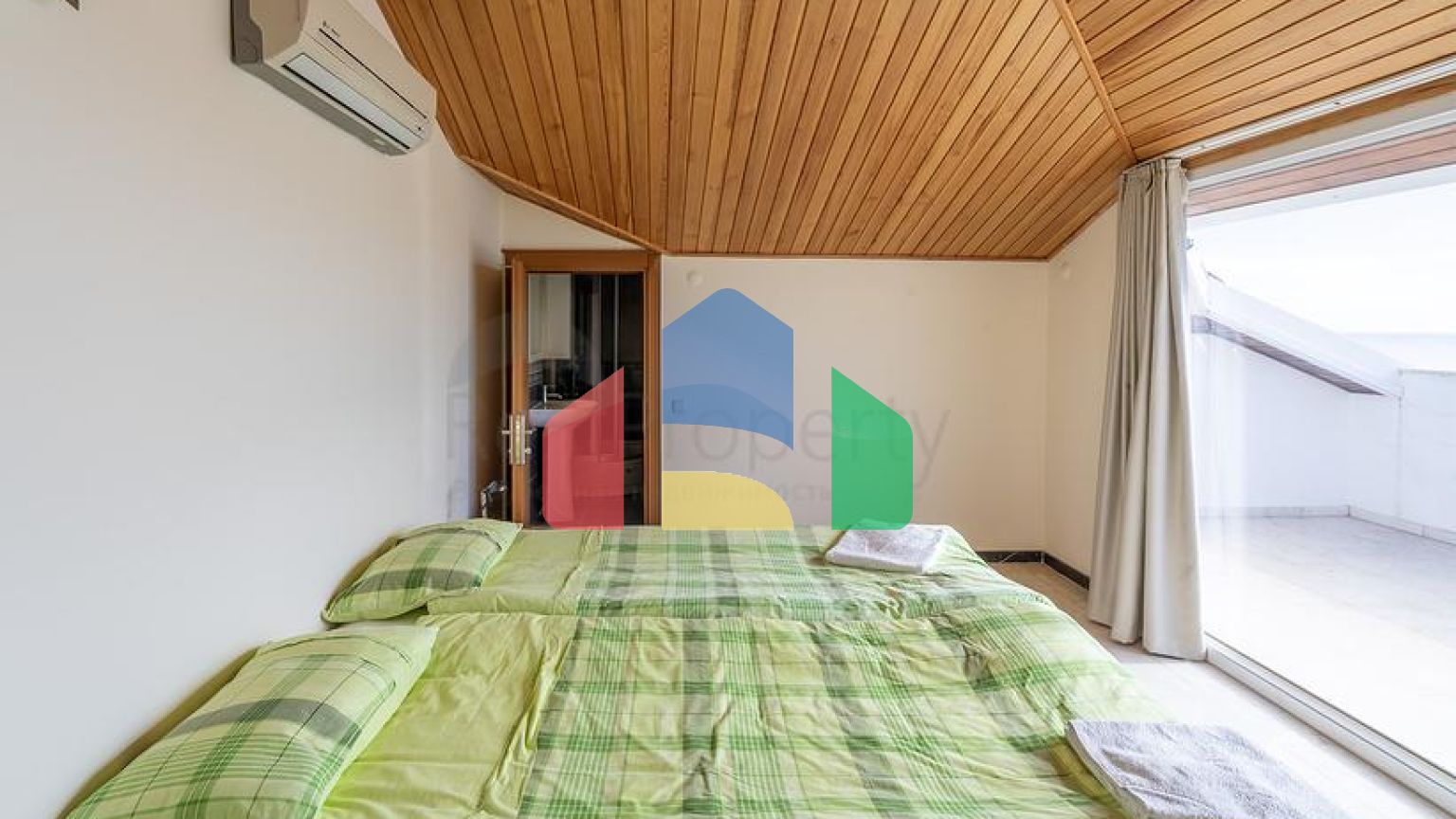 Меблированный пентхаус 4+1 с видом на море в центре Алании