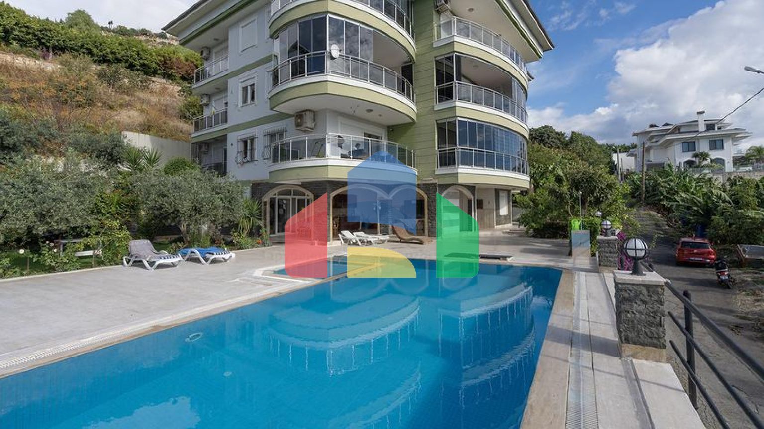 Меблированный пентхаус 4+1 с видом на море в центре Алании