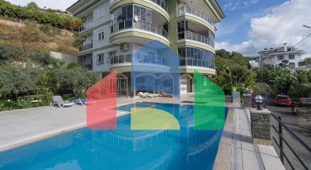 Меблированный пентхаус 4+1 с видом на море в центре Алании