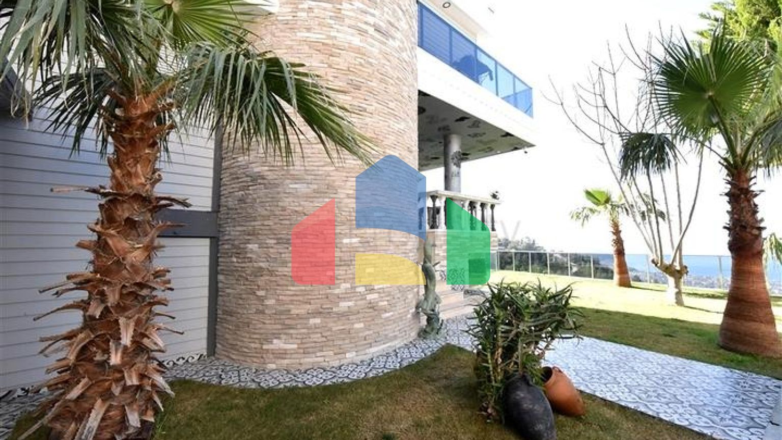 Вілла 3+1 в центрі Аланії