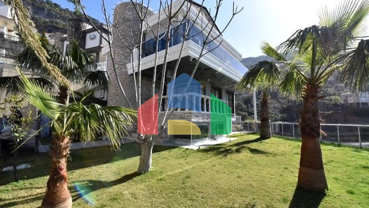 Вілла 3+1 в центрі Аланії