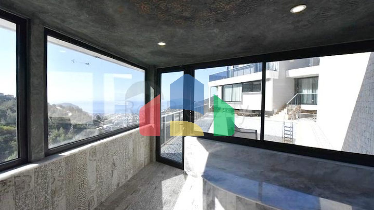 Вілла 3+1 в центрі Аланії