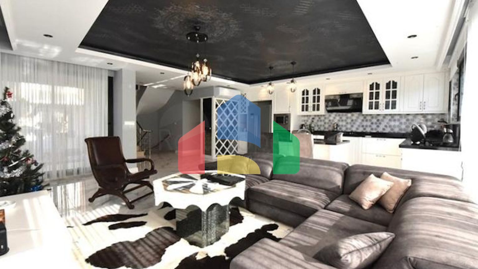 Вілла 3+1 в центрі Аланії