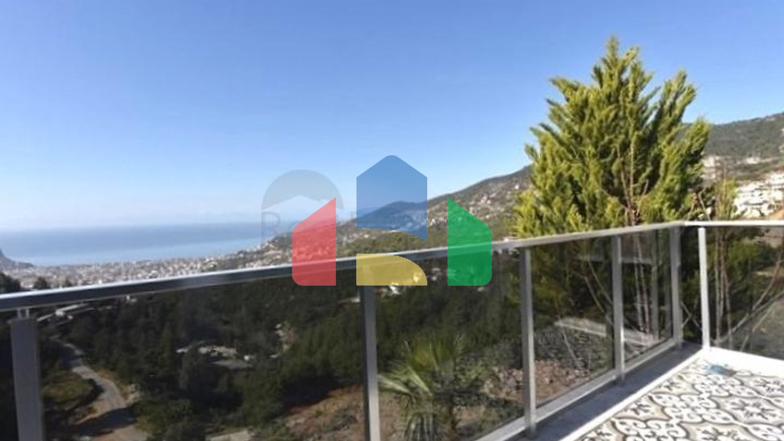 Вілла 3+1 в центрі Аланії