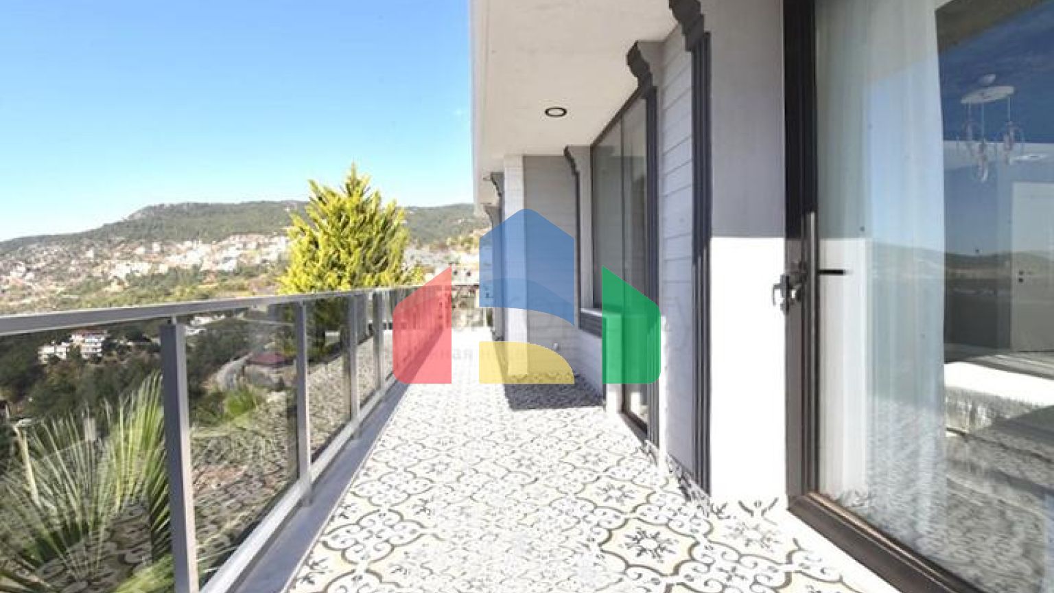 Вілла 3+1 в центрі Аланії