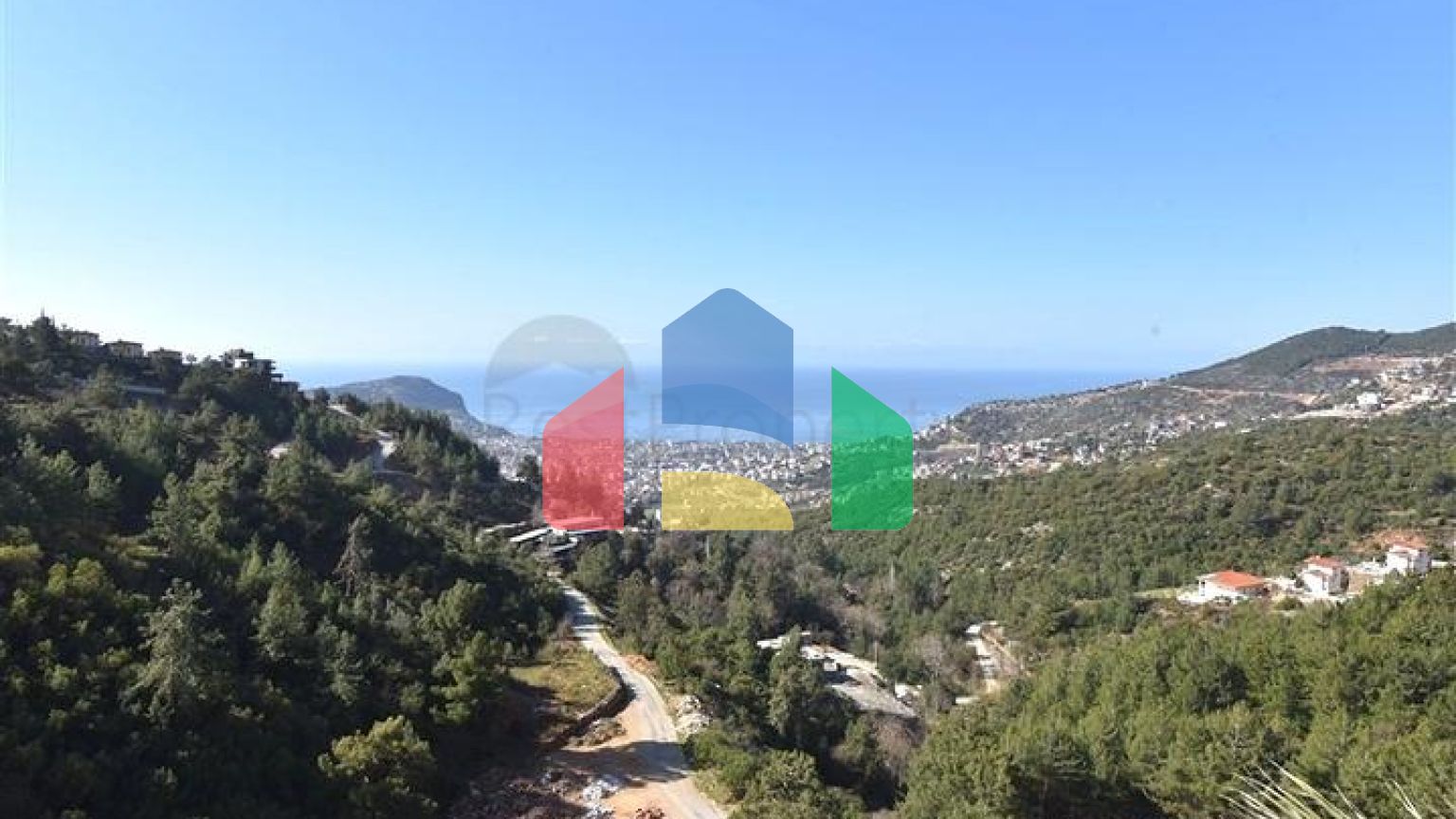 Вілла 3+1 в центрі Аланії