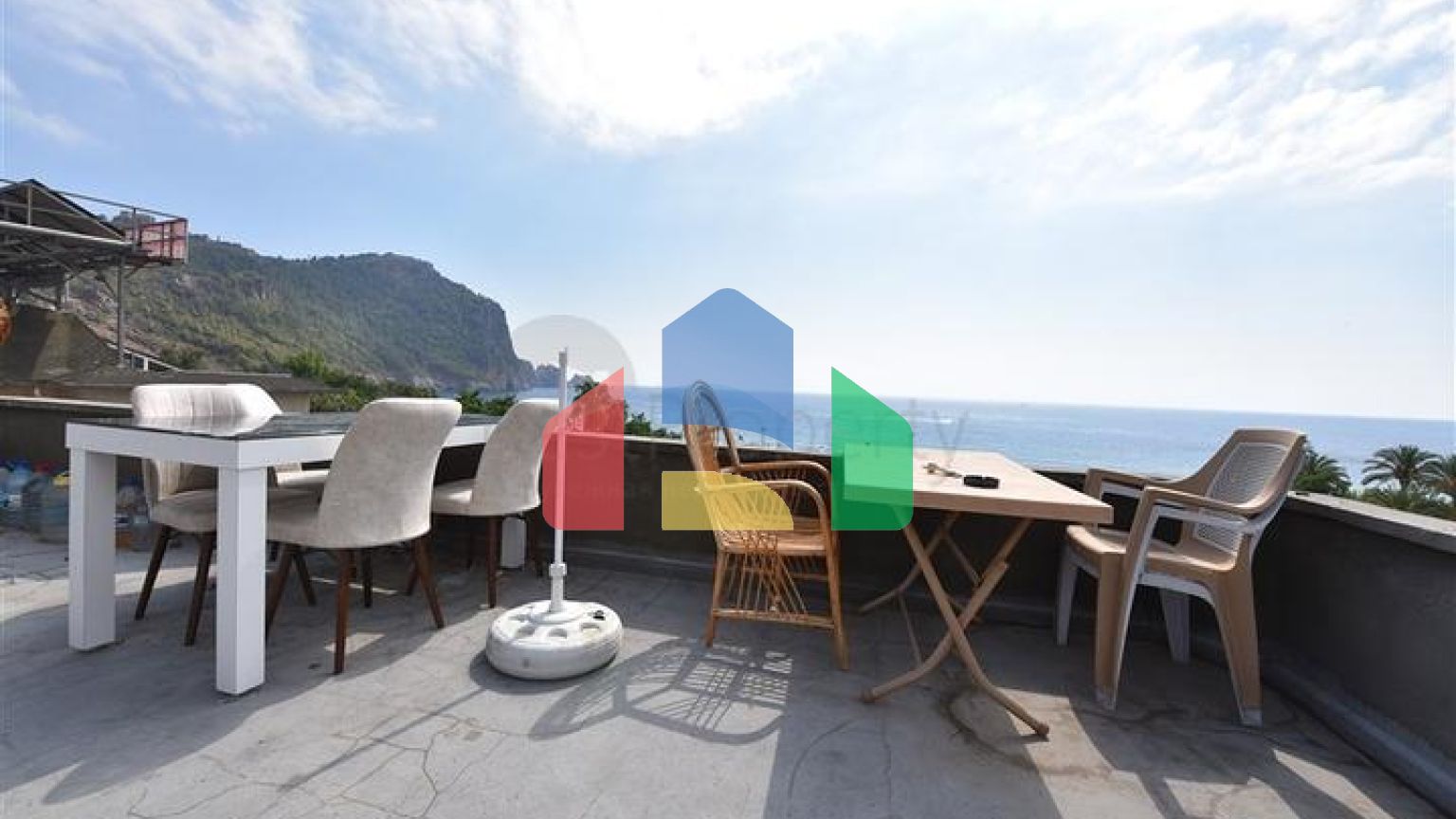 Трикімнатна квартира з окремою кухнею в районі пляжу Клеопатри