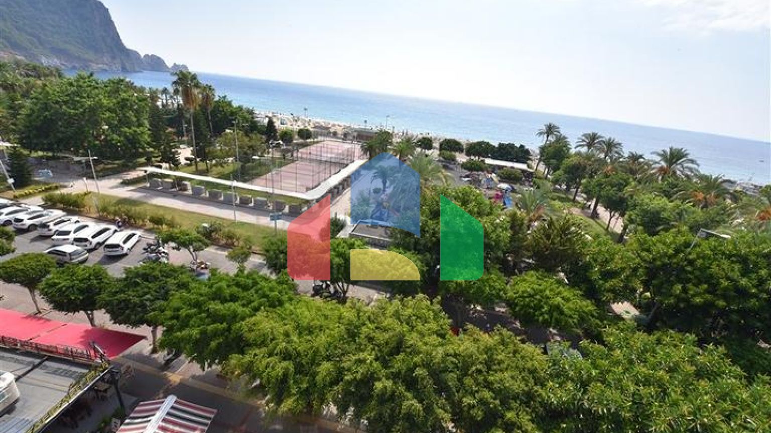 Трикімнатна квартира з окремою кухнею в районі пляжу Клеопатри