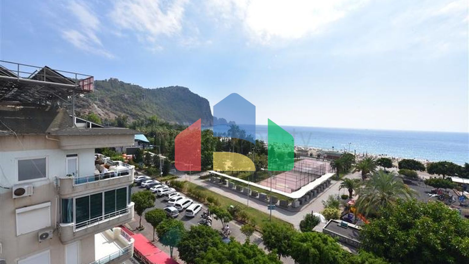 Трикімнатна квартира з окремою кухнею в районі пляжу Клеопатри