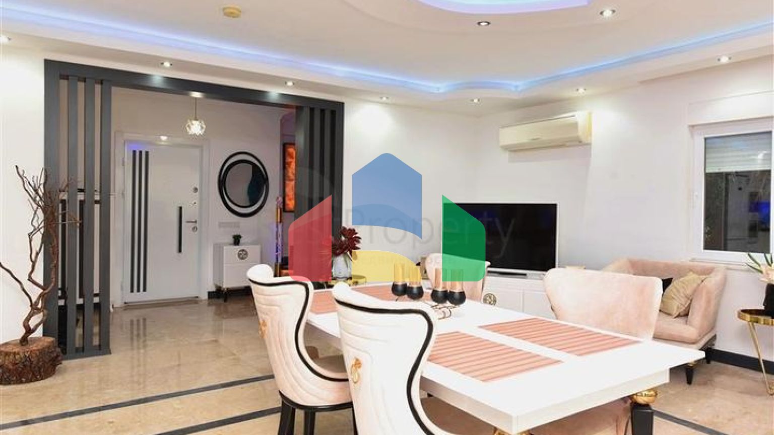 Мебльована вілла з панорамним видом в самому центрі Аланії