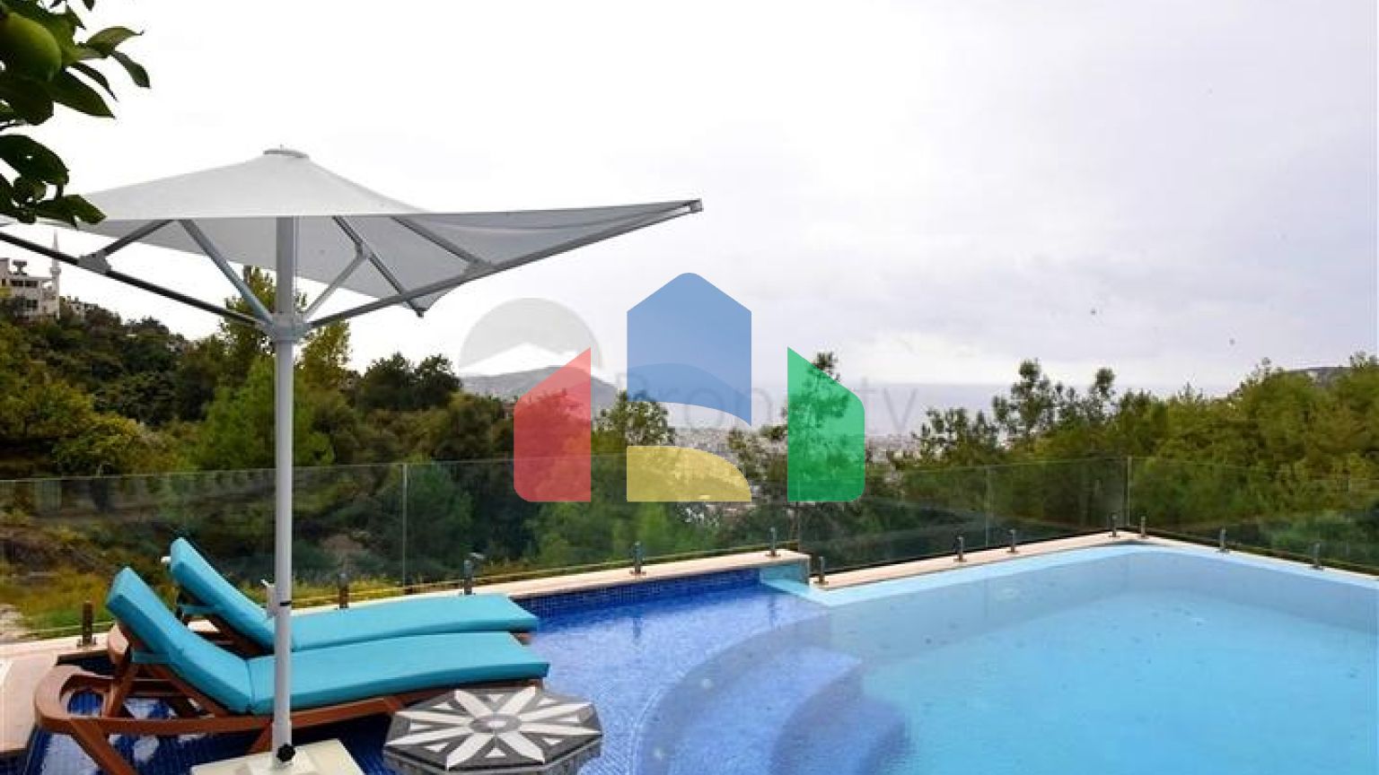 Мебльована вілла з панорамним видом в самому центрі Аланії