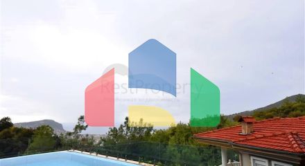 Мебльована вілла з панорамним видом в самому центрі Аланії