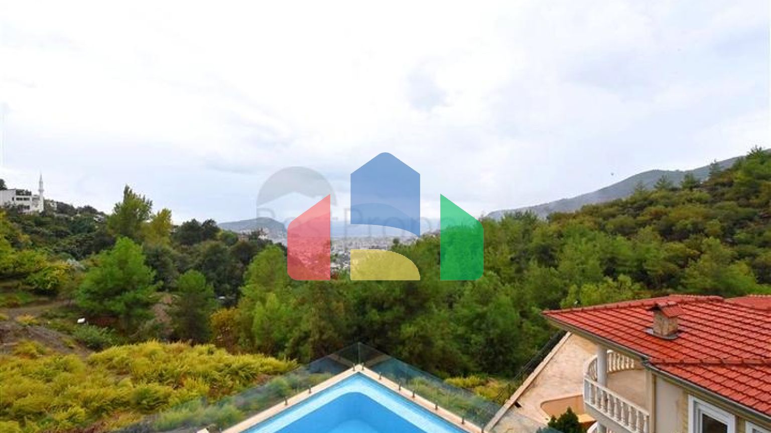 Мебльована вілла з панорамним видом в самому центрі Аланії