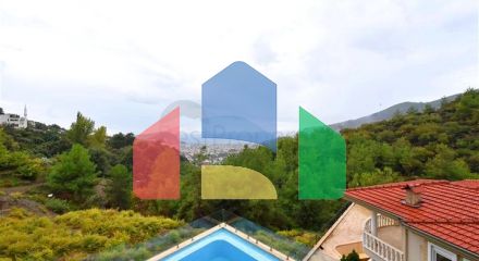 Мебльована вілла з панорамним видом в самому центрі Аланії