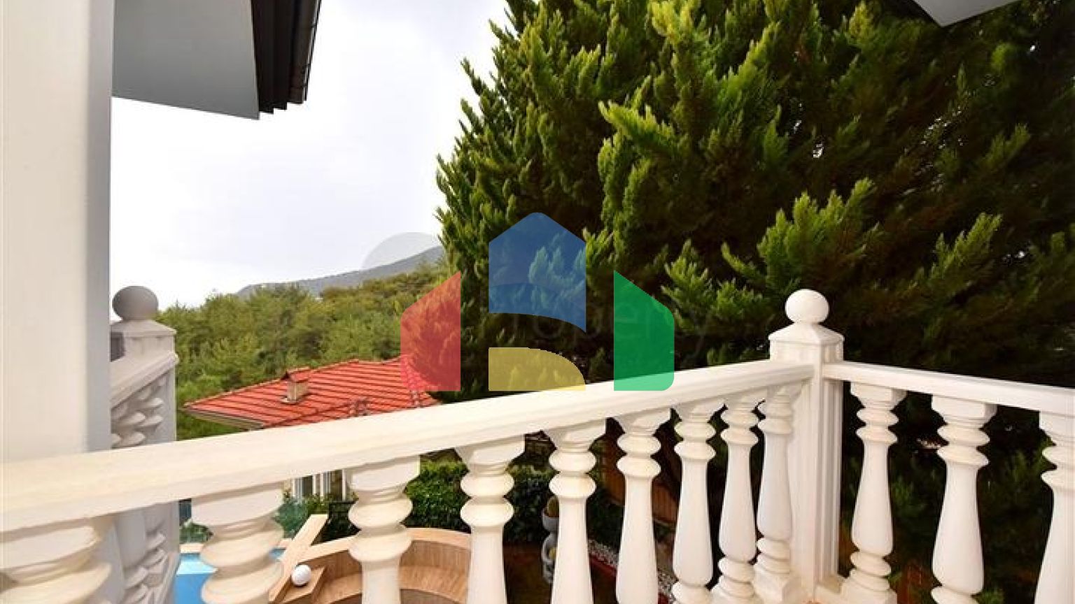 Мебльована вілла з панорамним видом в самому центрі Аланії