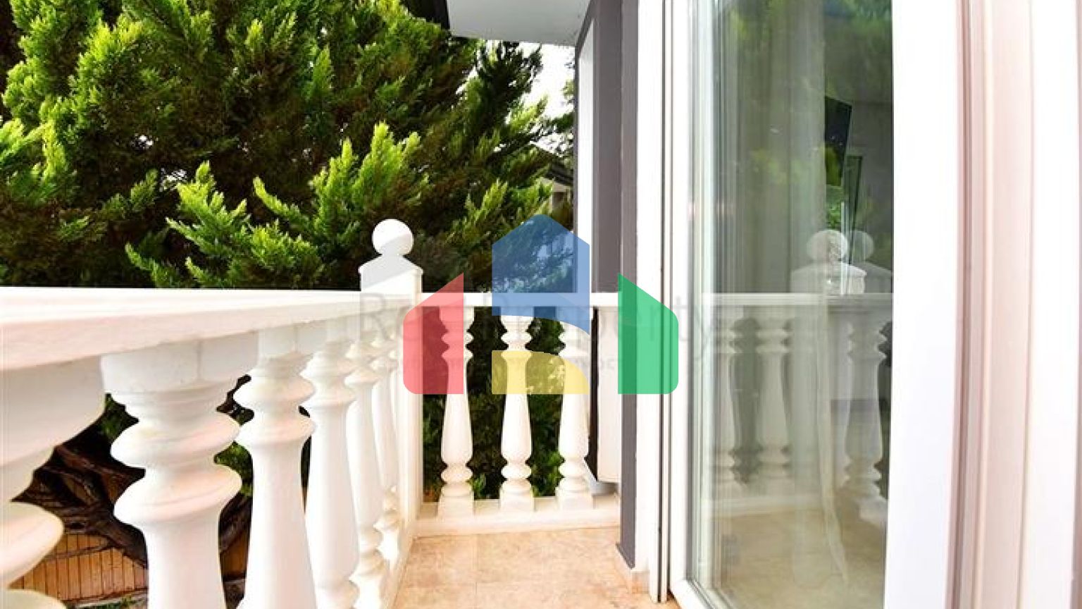 Мебльована вілла з панорамним видом в самому центрі Аланії