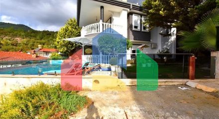 Мебльована вілла з панорамним видом в самому центрі Аланії