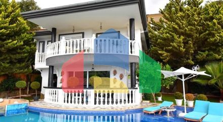 Мебльована вілла з панорамним видом в самому центрі Аланії