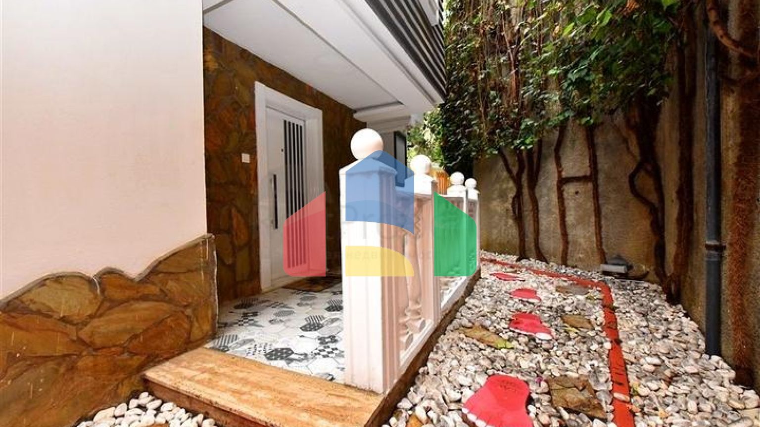 Мебльована вілла з панорамним видом в самому центрі Аланії