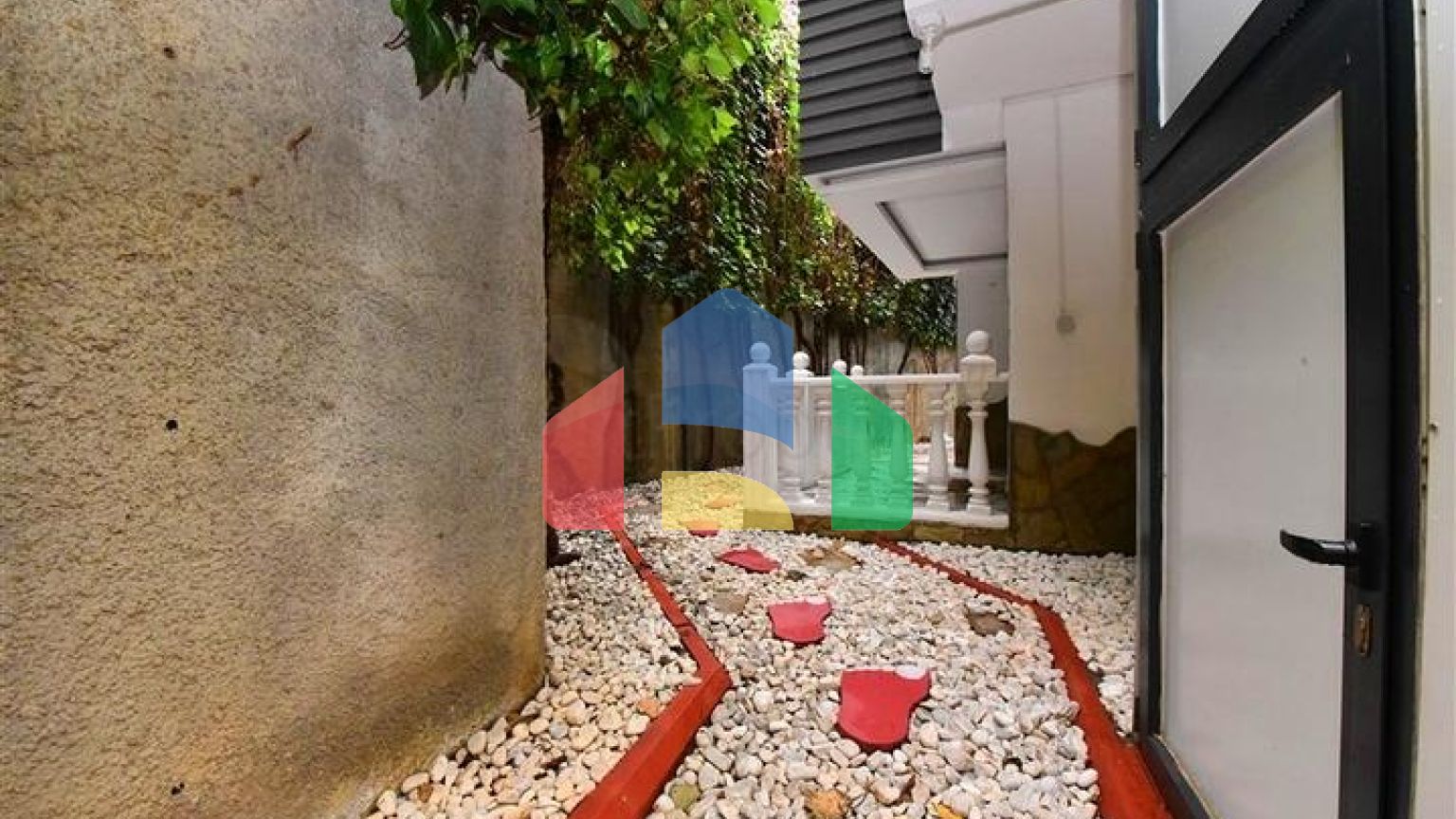 Мебльована вілла з панорамним видом в самому центрі Аланії