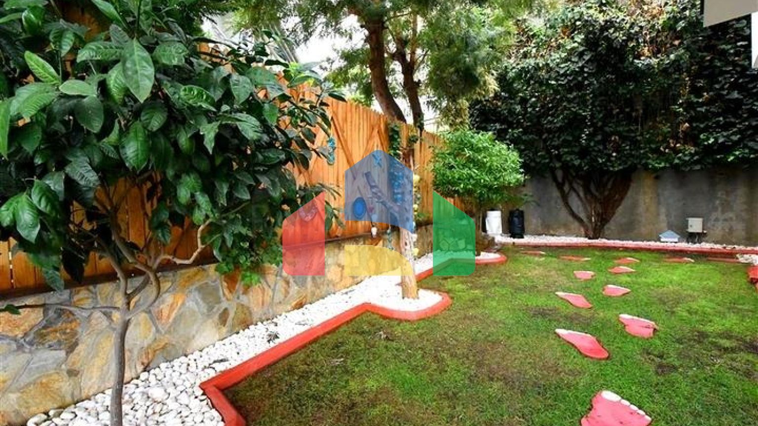 Мебльована вілла з панорамним видом в самому центрі Аланії