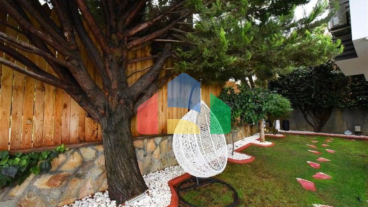 Мебльована вілла з панорамним видом в самому центрі Аланії