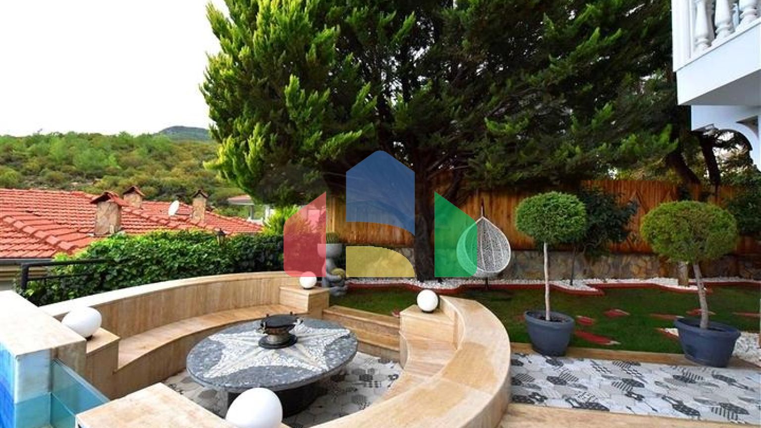 Мебльована вілла з панорамним видом в самому центрі Аланії