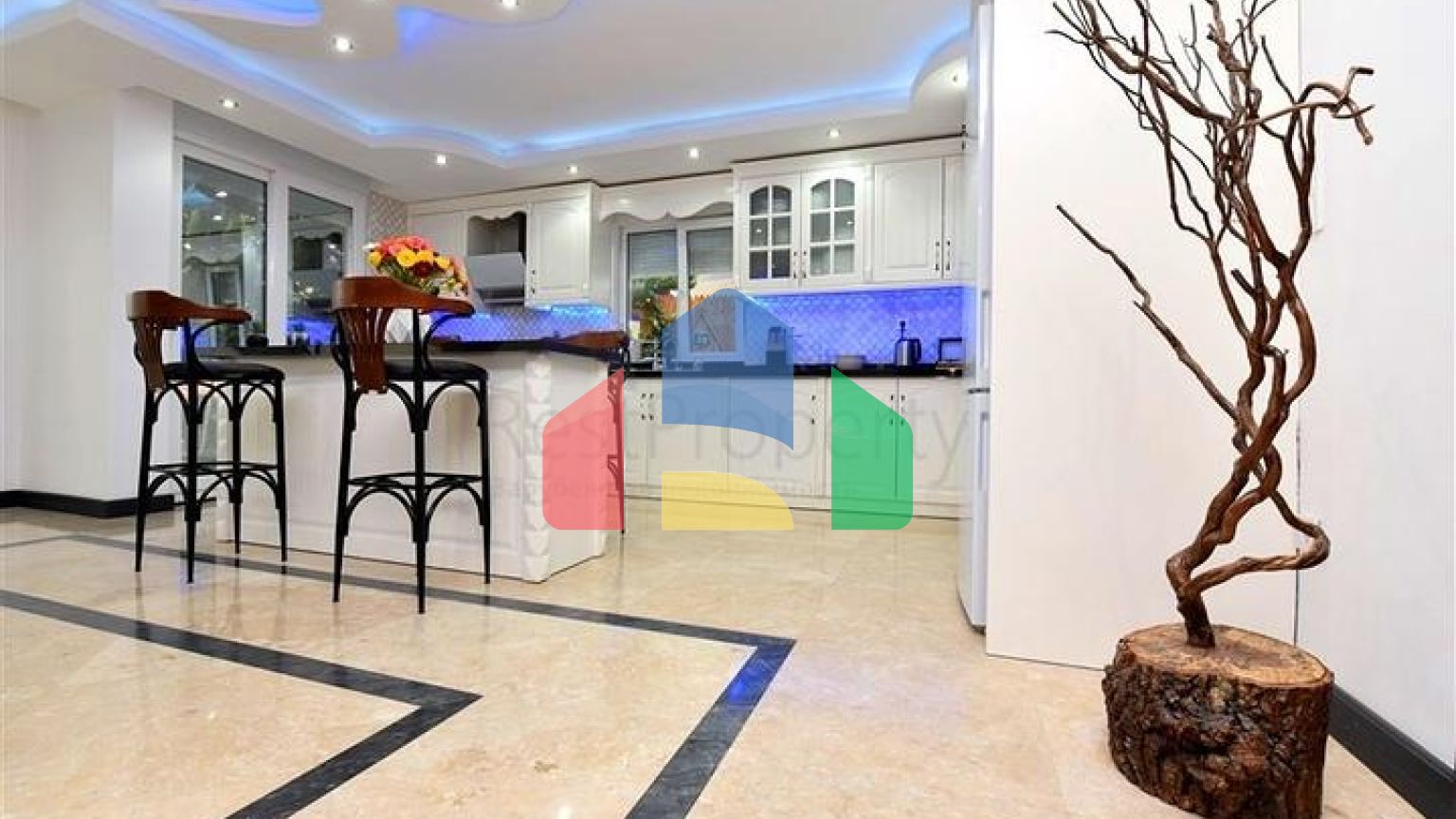 Мебльована вілла з панорамним видом в самому центрі Аланії