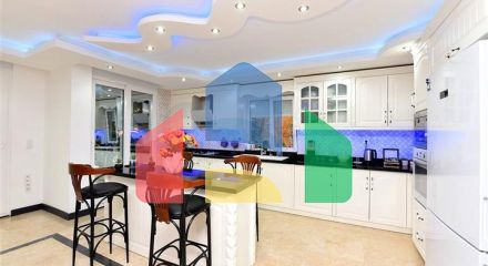 Мебльована вілла з панорамним видом в самому центрі Аланії