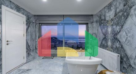 Spacious villa with sea view in the center of Alanya