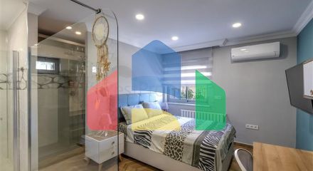 Простора вілла з видом на море в центрі Аланії