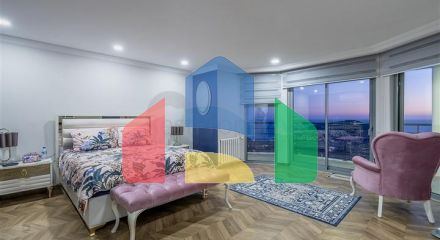 Простора вілла з видом на море в центрі Аланії