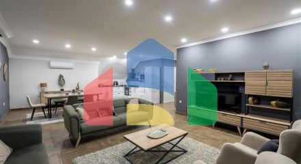 Простора вілла з видом на море в центрі Аланії