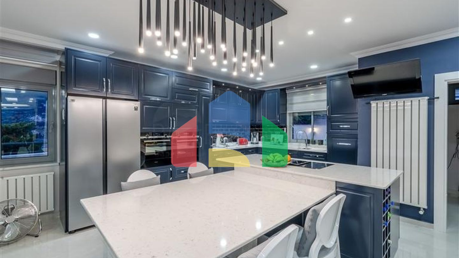 Простора вілла з видом на море в центрі Аланії